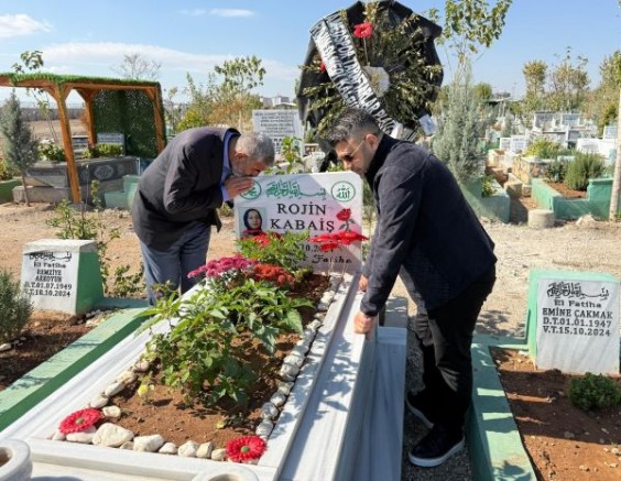 Erzurumlu İş İnsanı Ferit Kaya Rojin Kabaiş’in kabrini ziyaret etti