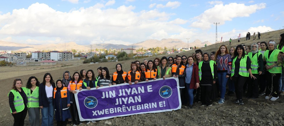 Kadın Ormanı İçin Yüzlerce Fidan Kadın Eliyle Dikildi