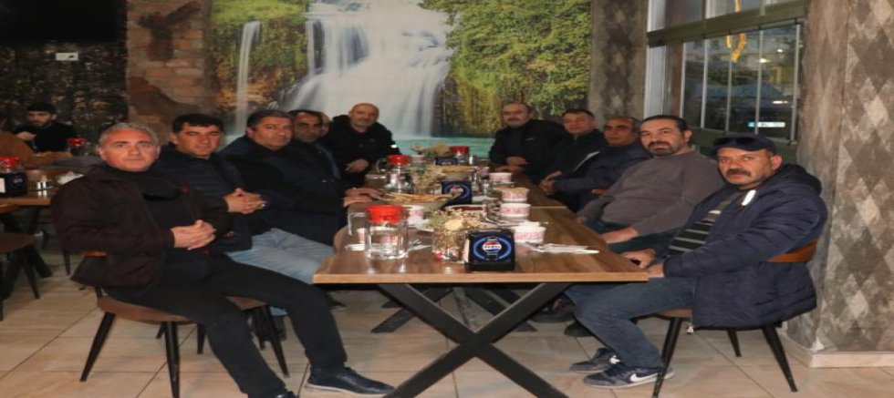1993 mezunları iftarda buluştu