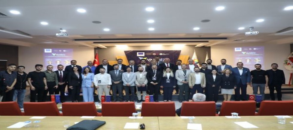 Van Bilişim ve İnovasyon Zirvesi büyük ilgi gördü