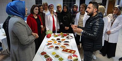Etçi Sinan Usta'dan kadın kursiyerlere aşçılık eğitimi