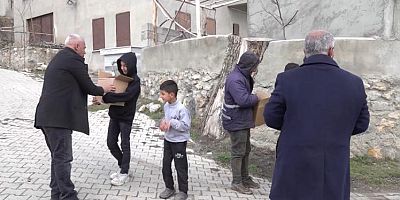 Polis memurundan dar gelirli ailelere bayram şekeri  