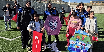 Van da polis, özel gereksinimli öğrencilerle uçurtma uçurdu 
