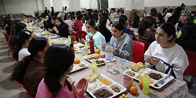 Van'daki okul pansiyonlarında restoranları aratmayan yemek menüsü   