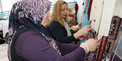 Vanlı kadınlar kilimleri ilmek ilmek sonraki nesillere aktarıyor  